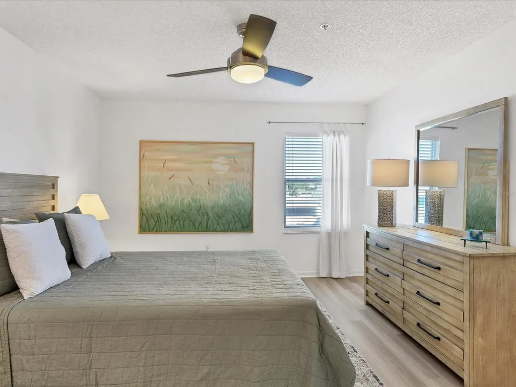 3607 E Bay Drive Holmes Beach FL 34217