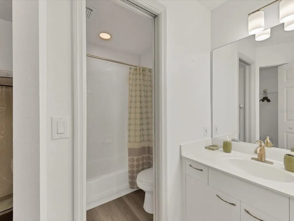 3607 E Bay Drive Holmes Beach FL 34217