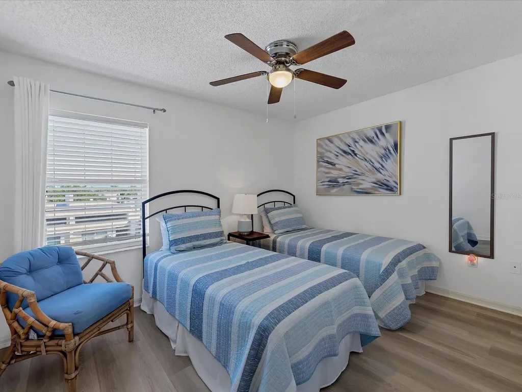 3607 E Bay Drive Holmes Beach FL 34217