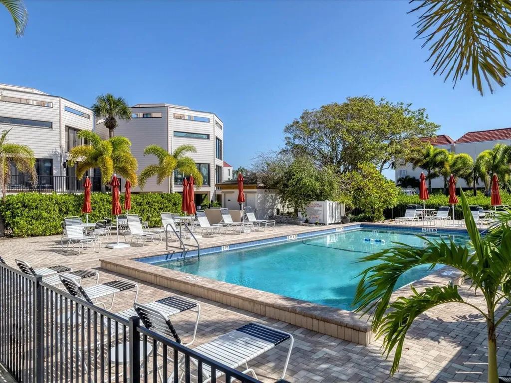 3607 E Bay Drive Holmes Beach FL 34217