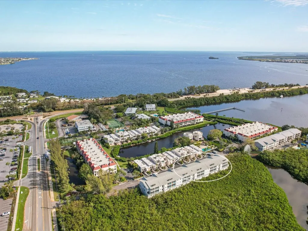 3607 E Bay Drive Holmes Beach FL 34217