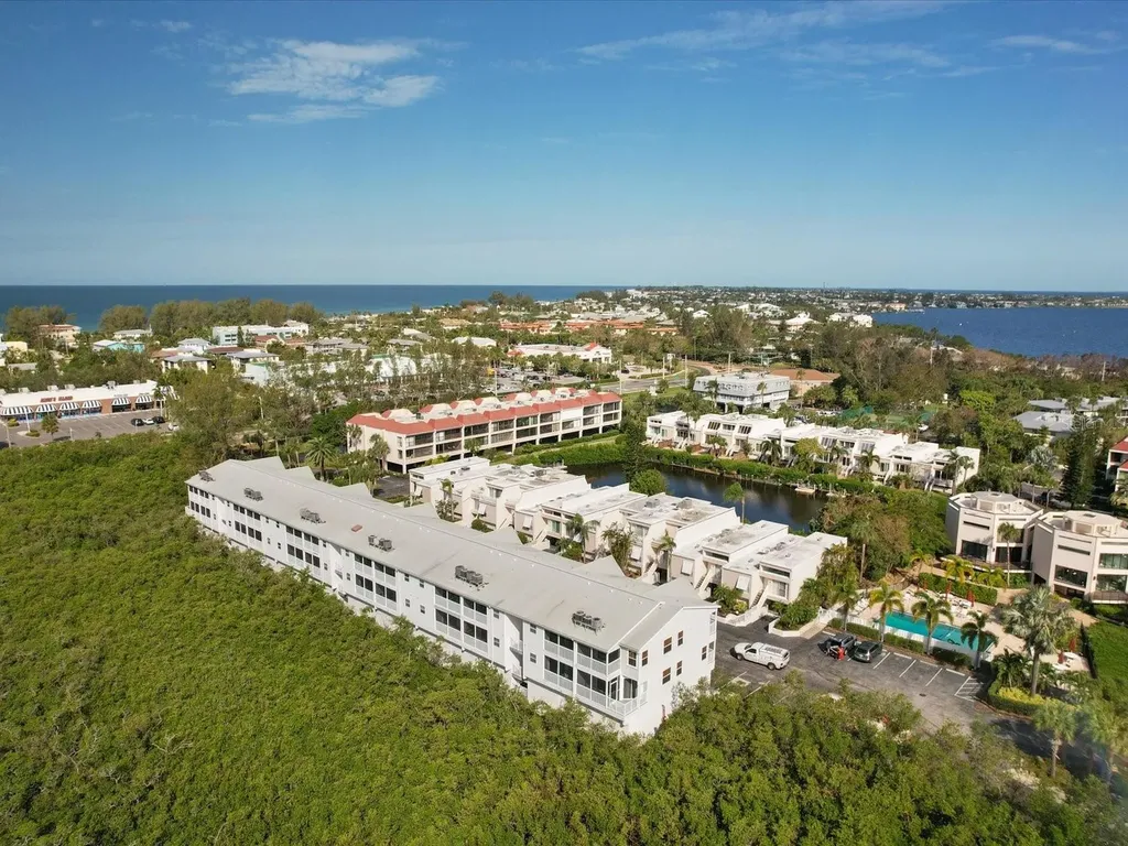 3607 E Bay Drive Holmes Beach FL 34217
