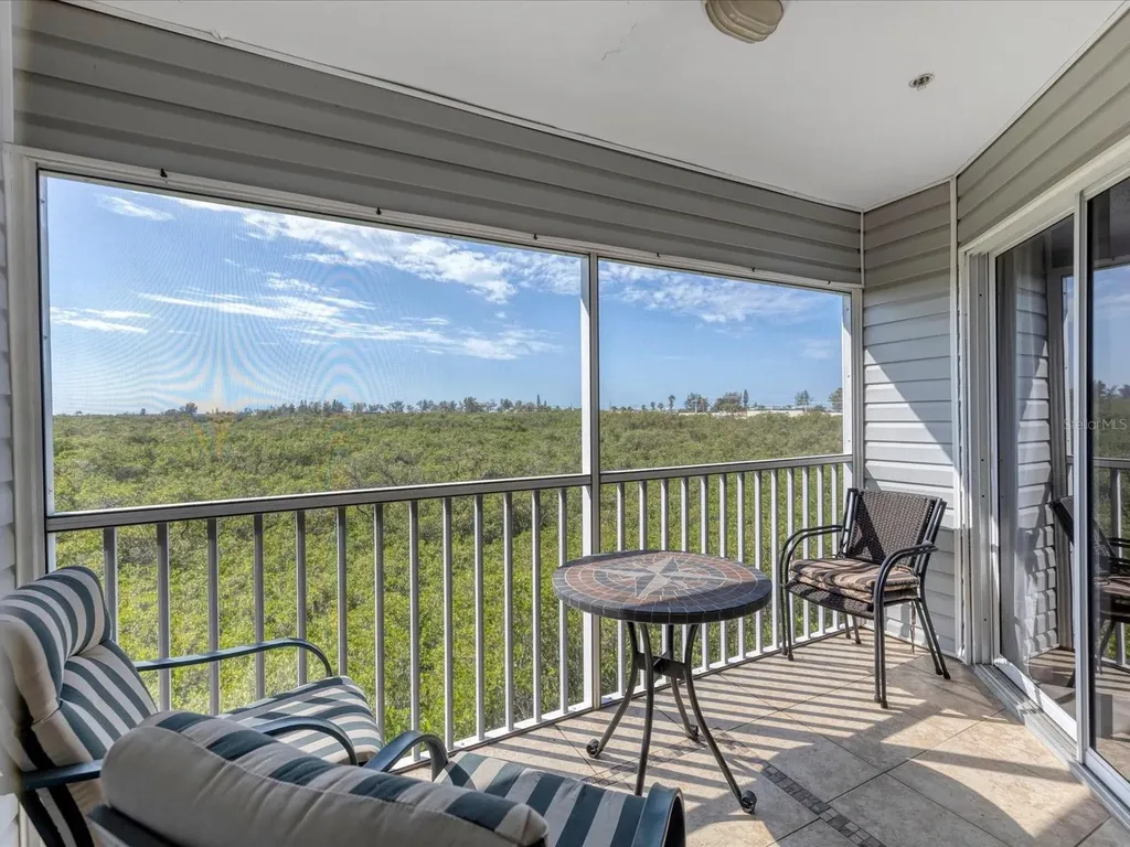 3607 E Bay Drive Holmes Beach FL 34217