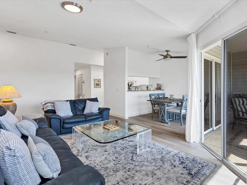 3607 E Bay Drive Holmes Beach FL 34217
