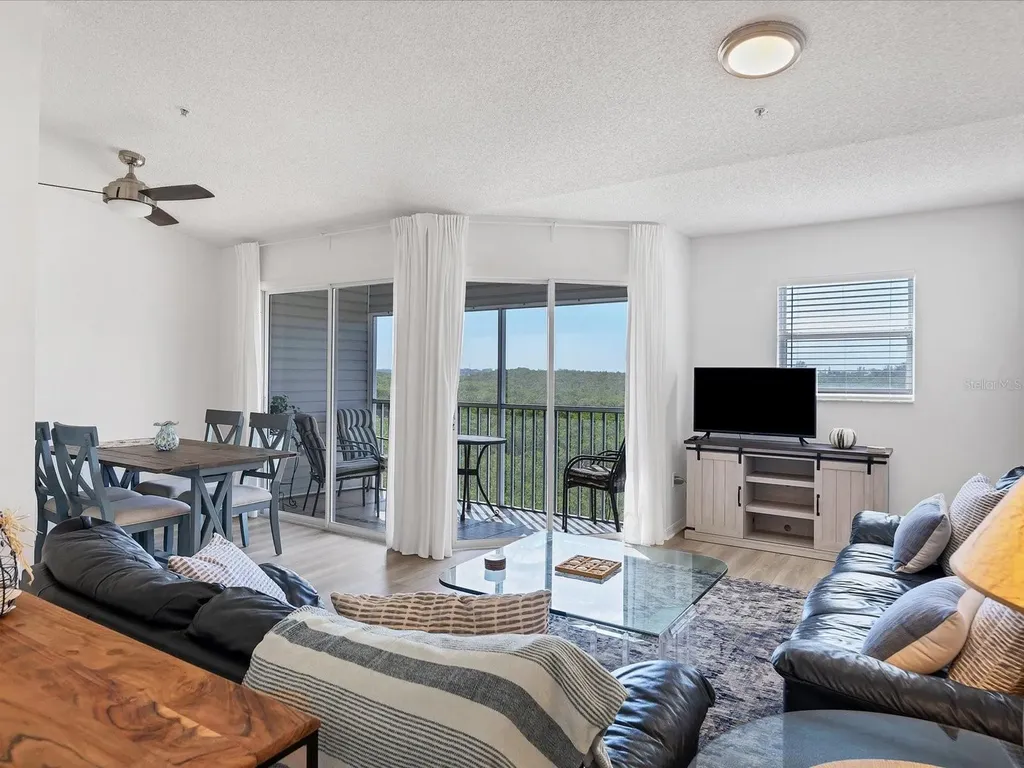 3607 E Bay Drive Holmes Beach FL 34217