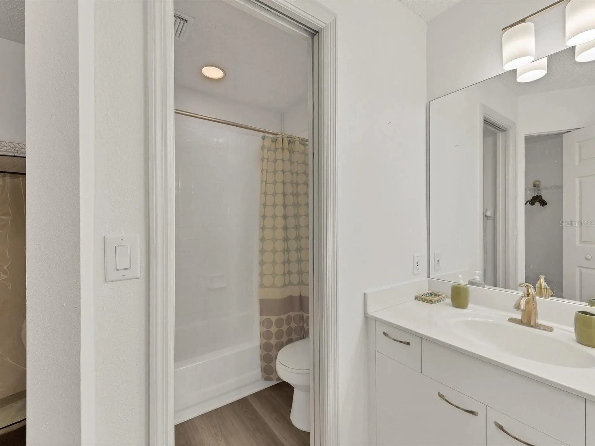 3607 E Bay Drive Holmes Beach FL 34217