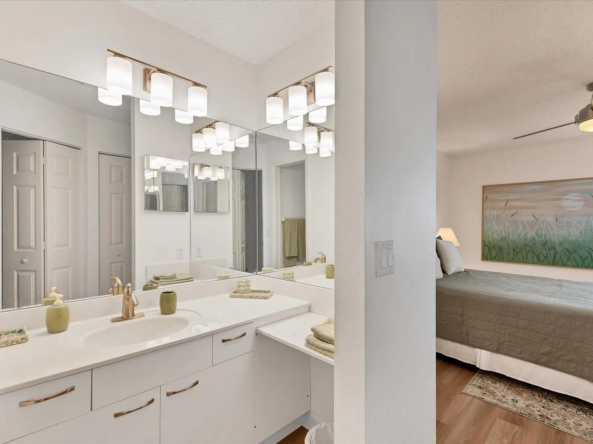 3607 E Bay Drive Holmes Beach FL 34217
