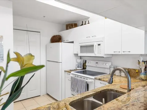 3607 E Bay Drive Holmes Beach FL 34217