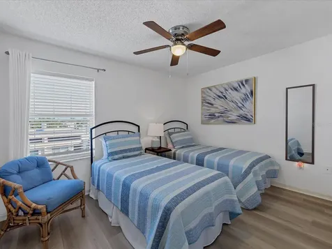 3607 E Bay Drive Holmes Beach FL 34217