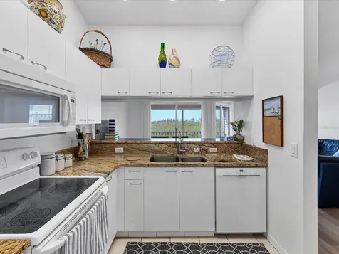 3607 E Bay Drive Holmes Beach FL 34217