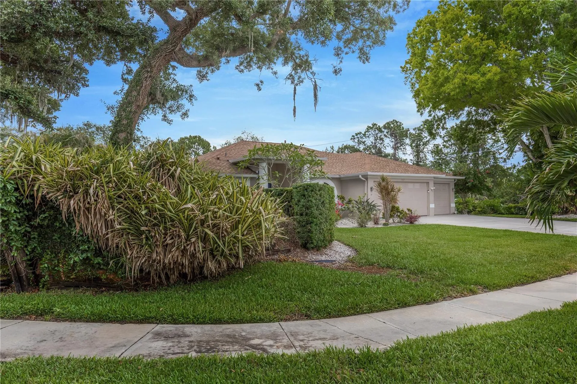 727 Hidden Lake Drive Tarpon Springs FL 34689