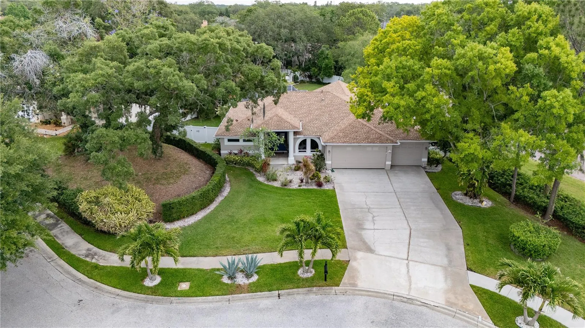 727 Hidden Lake Drive Tarpon Springs FL 34689