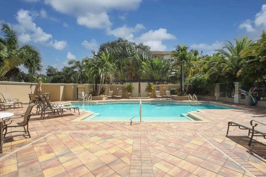 1064 N Tamiami Trail Sarasota FL 34236