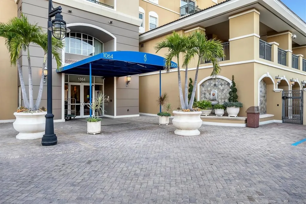 1064 N Tamiami Trail Sarasota FL 34236
