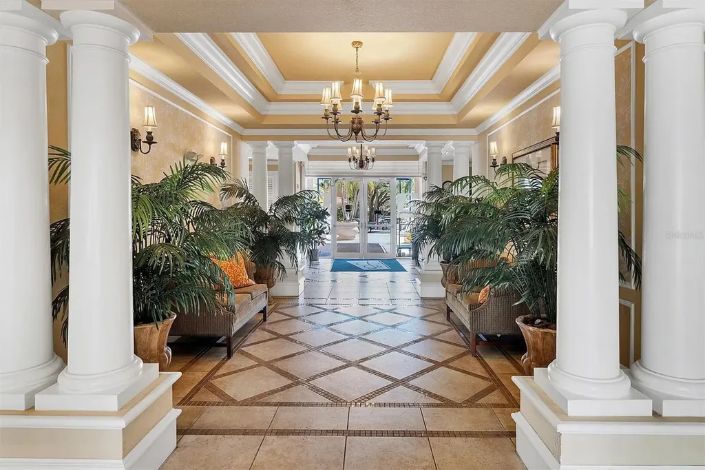 1064 N Tamiami Trail Sarasota FL 34236