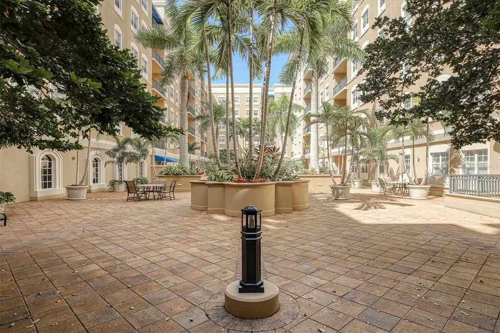 1064 N Tamiami Trail Sarasota FL 34236