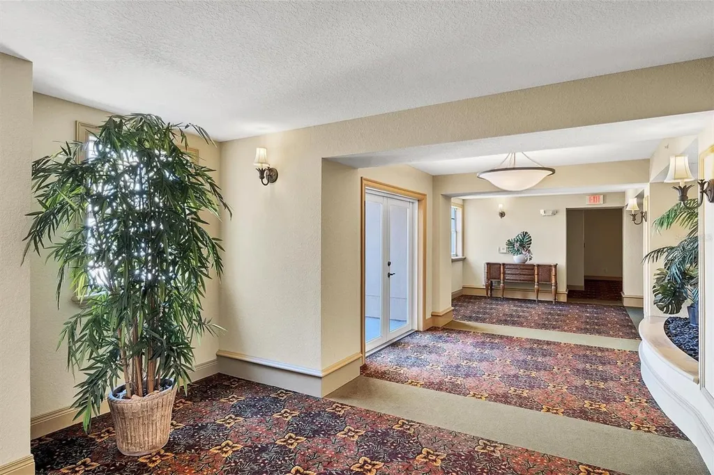1064 N Tamiami Trail Sarasota FL 34236