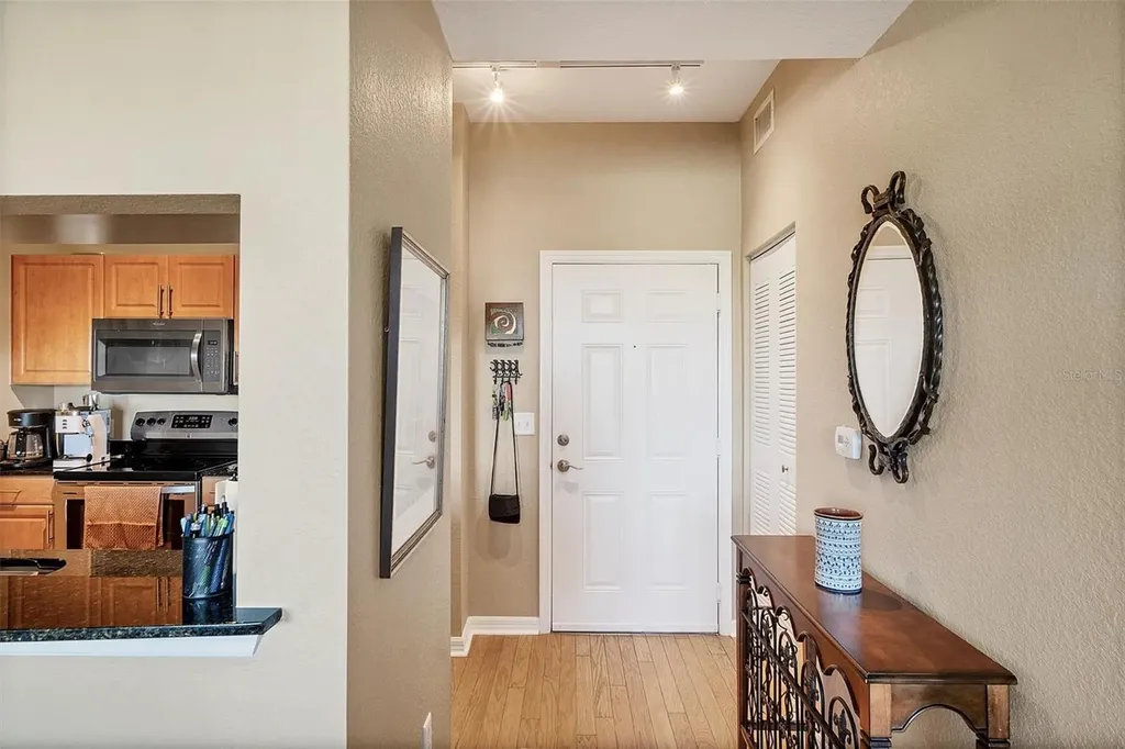 1064 N Tamiami Trail Sarasota FL 34236