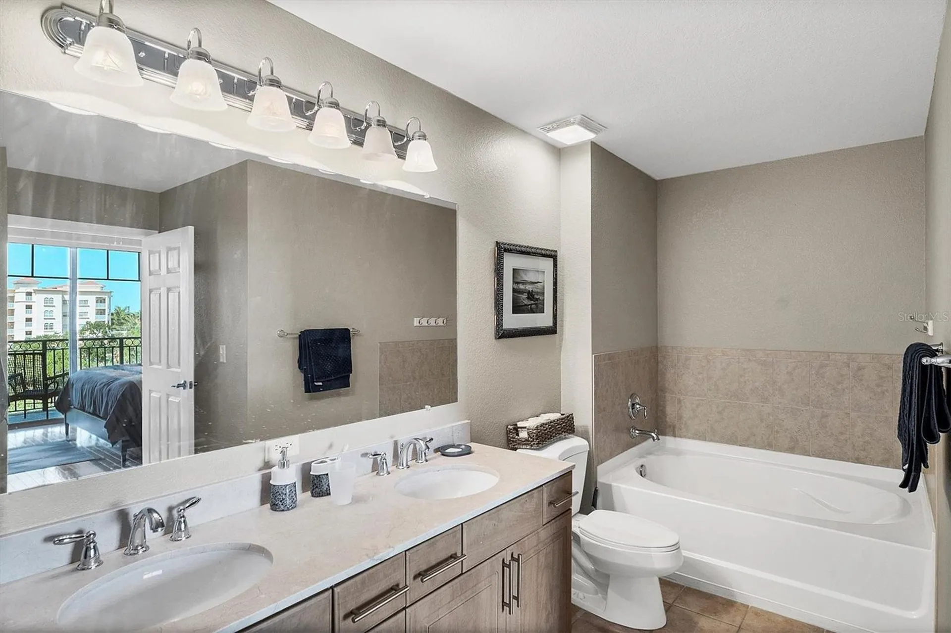 1064 N Tamiami Trail Sarasota FL 34236