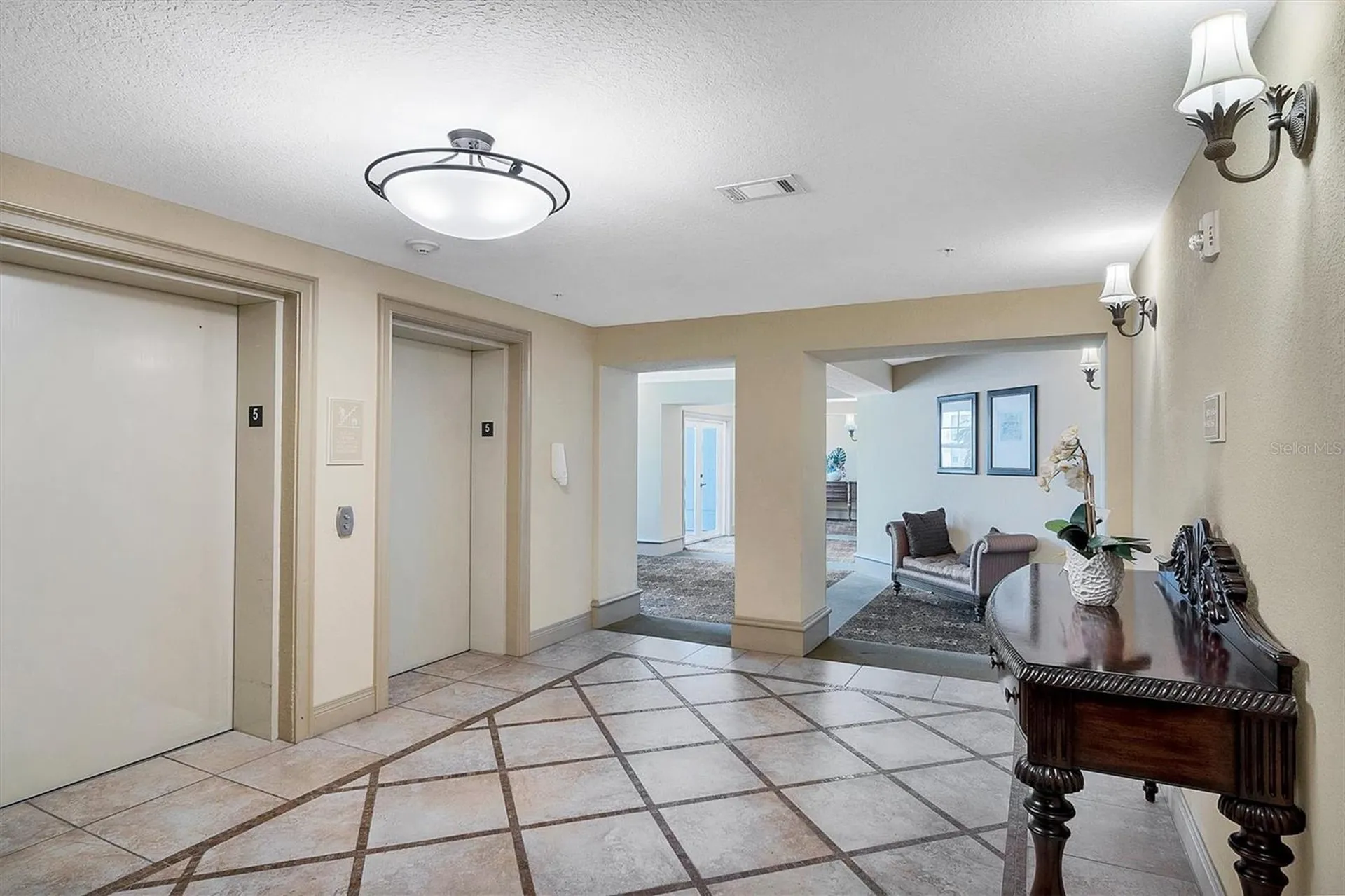 1064 N Tamiami Trail Sarasota FL 34236