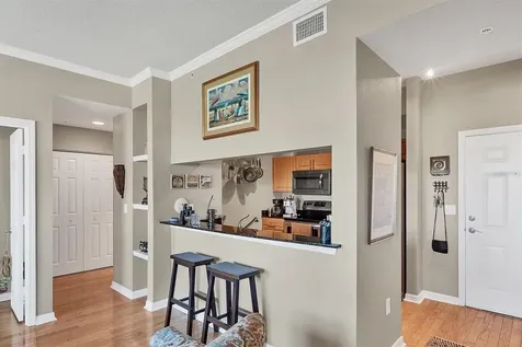 1064 N Tamiami Trail Sarasota FL 34236