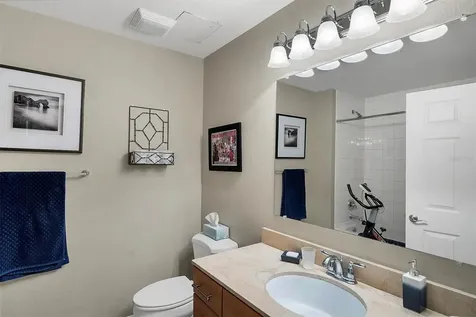 1064 N Tamiami Trail Sarasota FL 34236