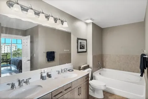 1064 N Tamiami Trail Sarasota FL 34236