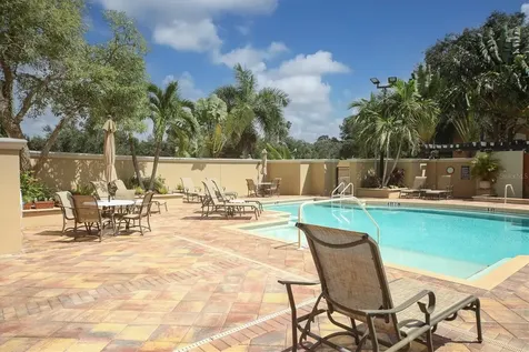 1064 N Tamiami Trail Sarasota FL 34236