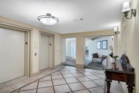 1064 N Tamiami Trail Sarasota FL 34236