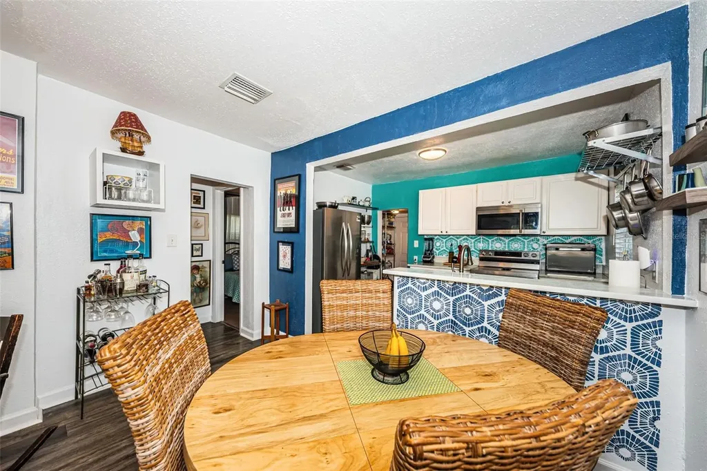 547 15th Street N St Petersburg FL 33705