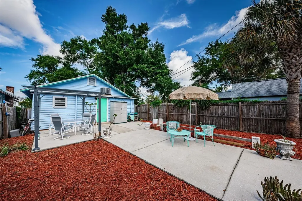 547 15th Street N St Petersburg FL 33705