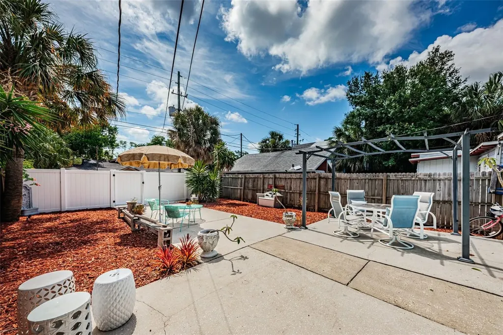 547 15th Street N St Petersburg FL 33705