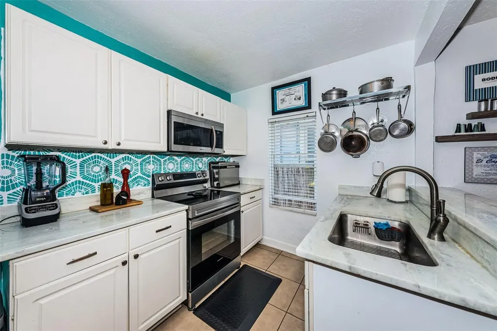 547 15th Street N St Petersburg FL 33705