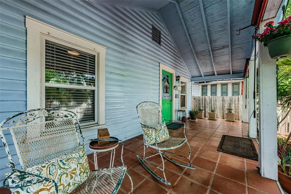547 15th Street N St Petersburg FL 33705