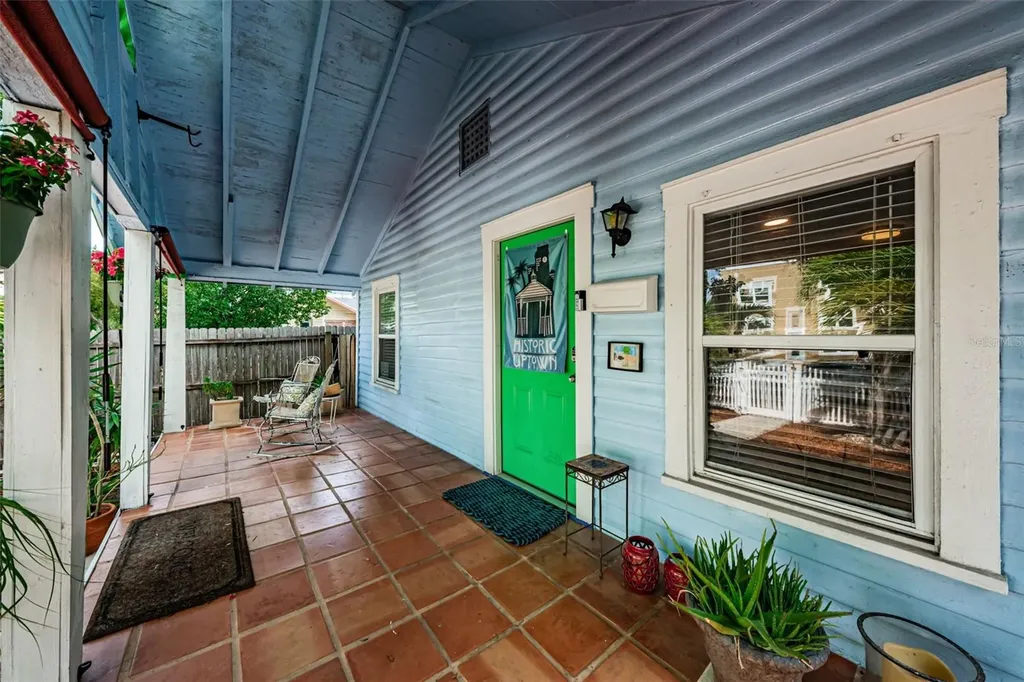 547 15th Street N St Petersburg FL 33705