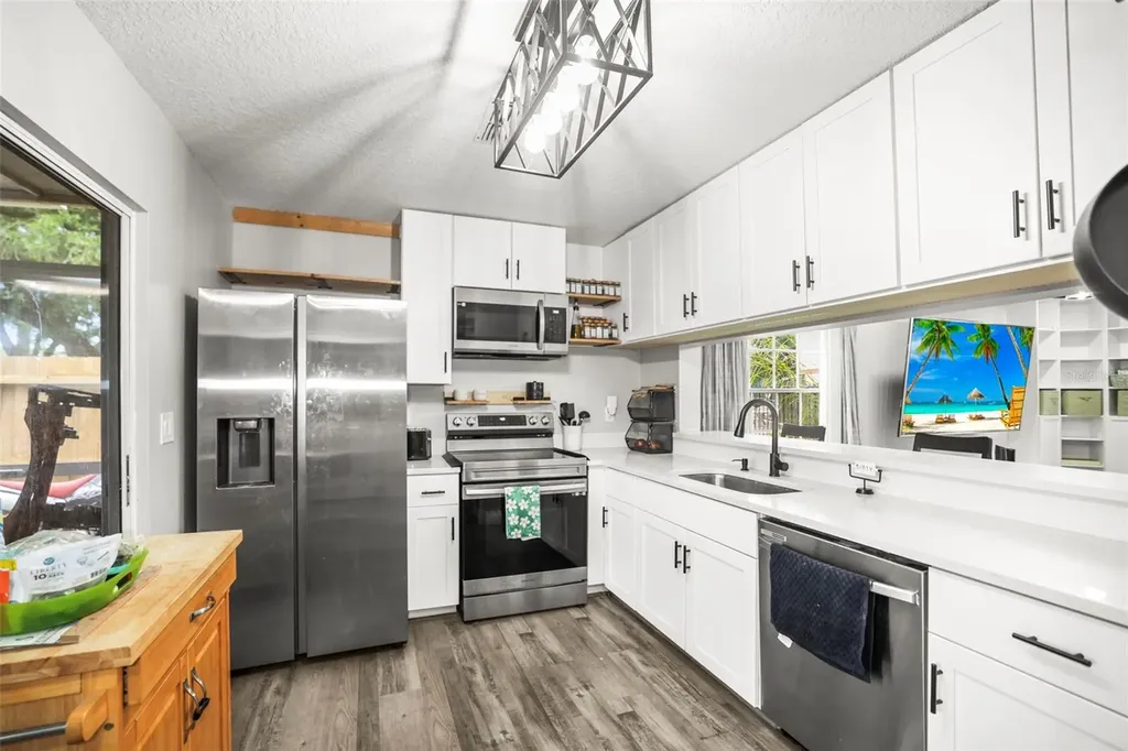 933 Hamilton Court Palm Harbor FL 34683