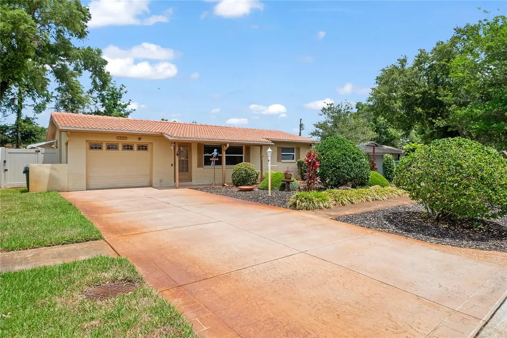 970 8th Avenue NE Largo FL 33770