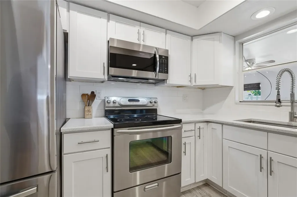 1634 Dale Circle N Dunedin FL 34698