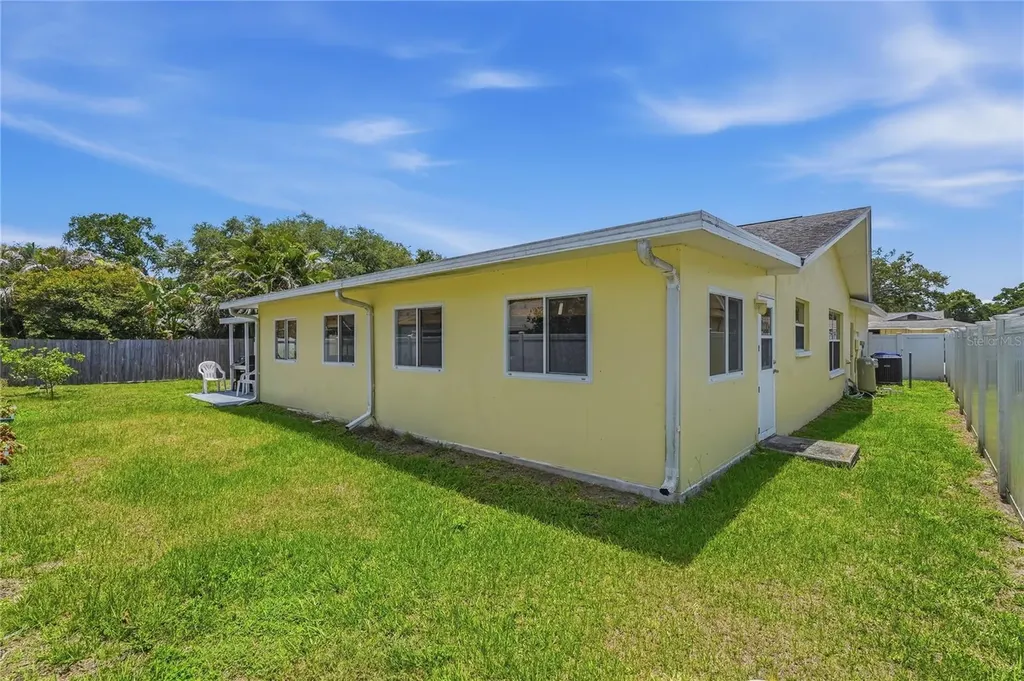 1634 Dale Circle N Dunedin FL 34698