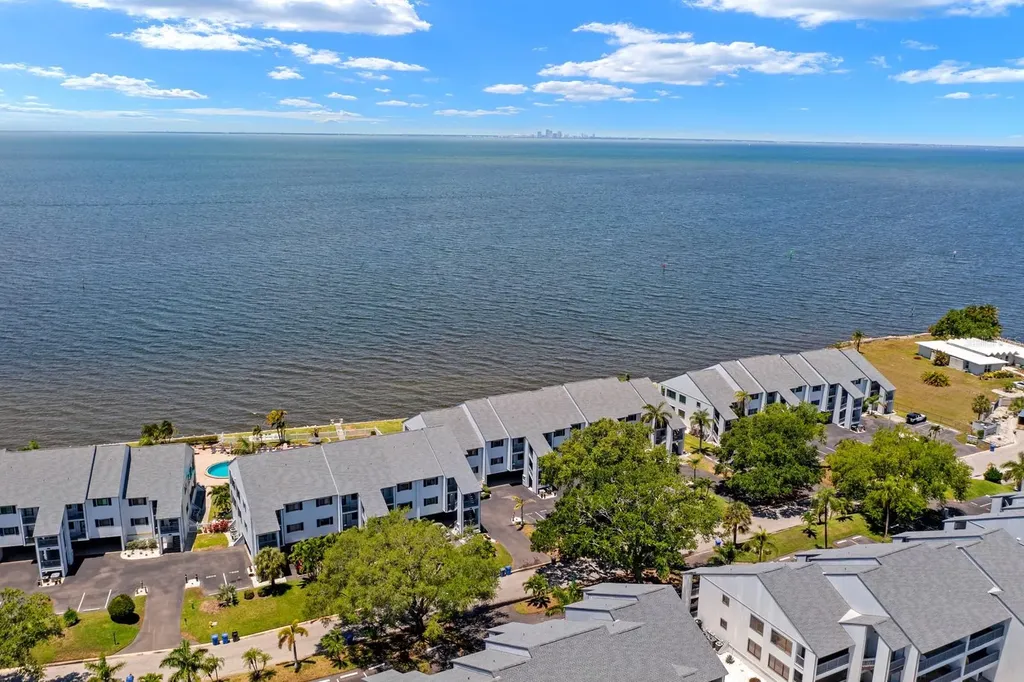 816 Bahia Del Sol Drive Ruskin FL 33570