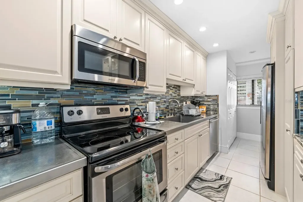 816 Bahia Del Sol Drive Ruskin FL 33570