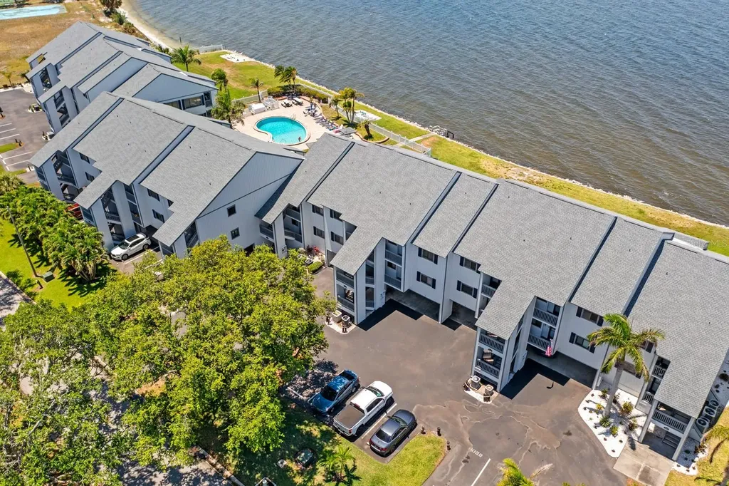 816 Bahia Del Sol Drive Ruskin FL 33570
