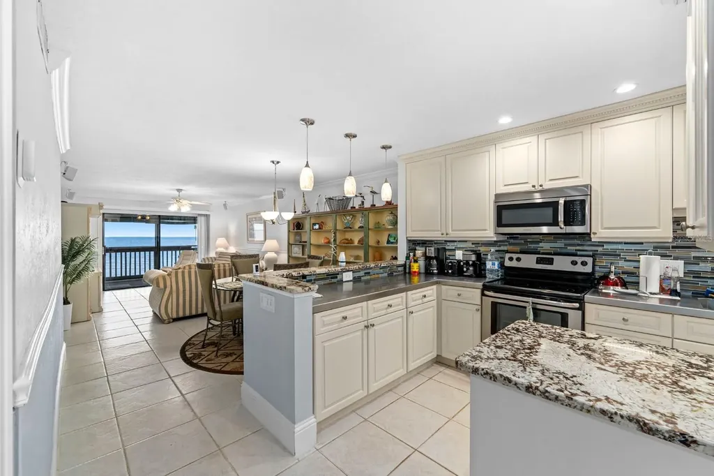 816 Bahia Del Sol Drive Ruskin FL 33570