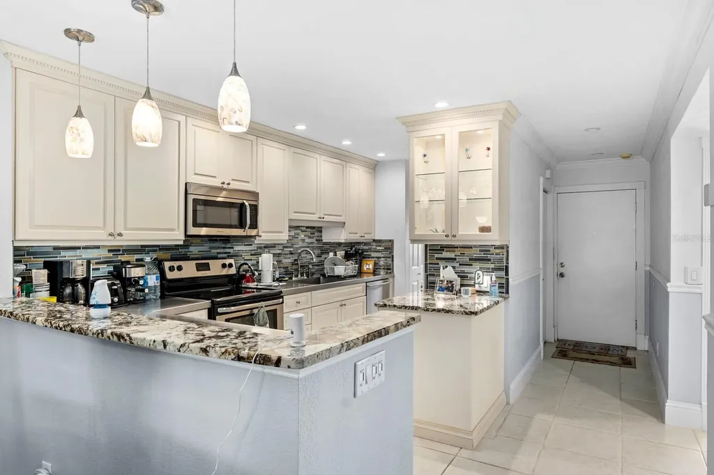 816 Bahia Del Sol Drive Ruskin FL 33570