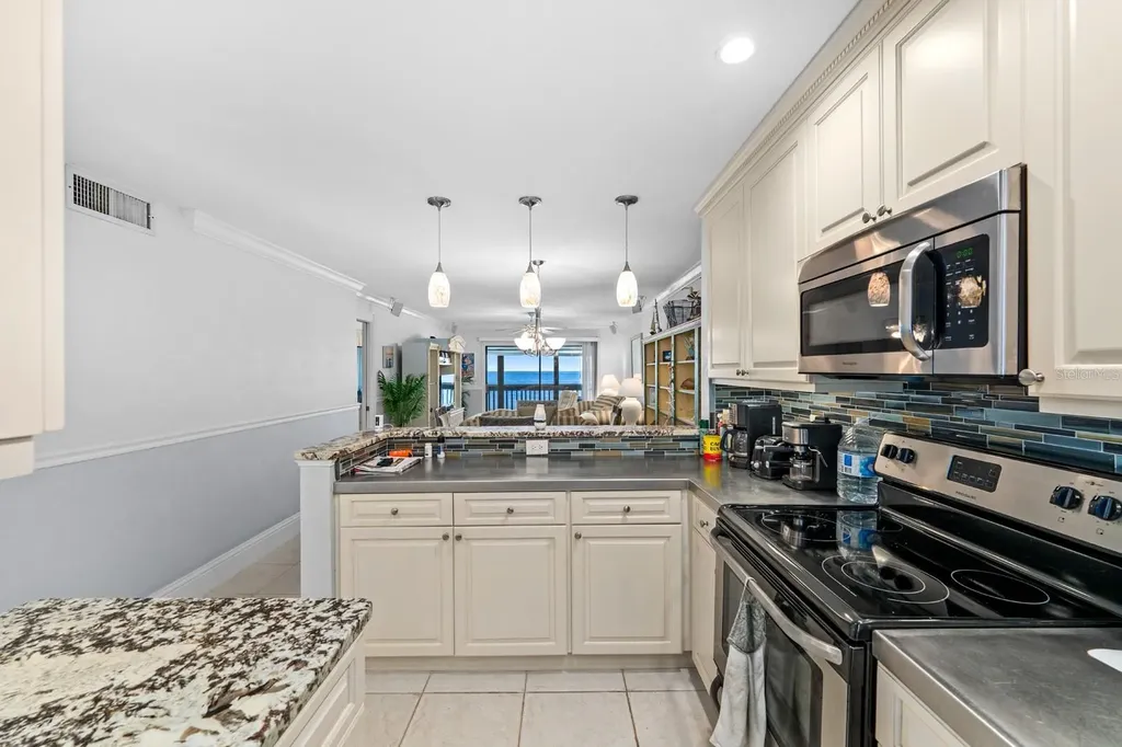 816 Bahia Del Sol Drive Ruskin FL 33570