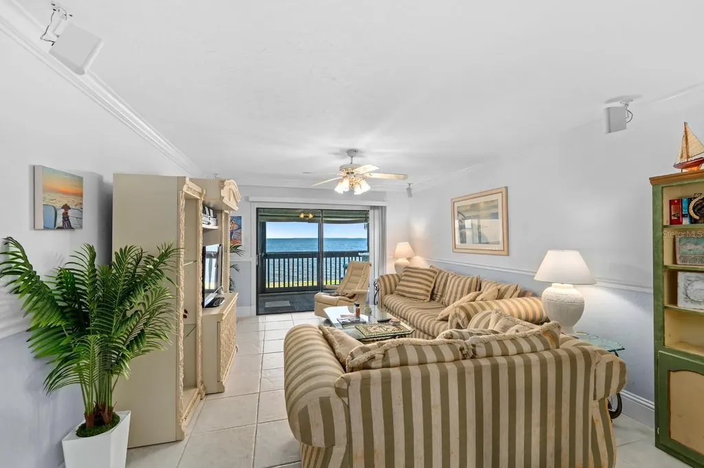 816 Bahia Del Sol Drive Ruskin FL 33570