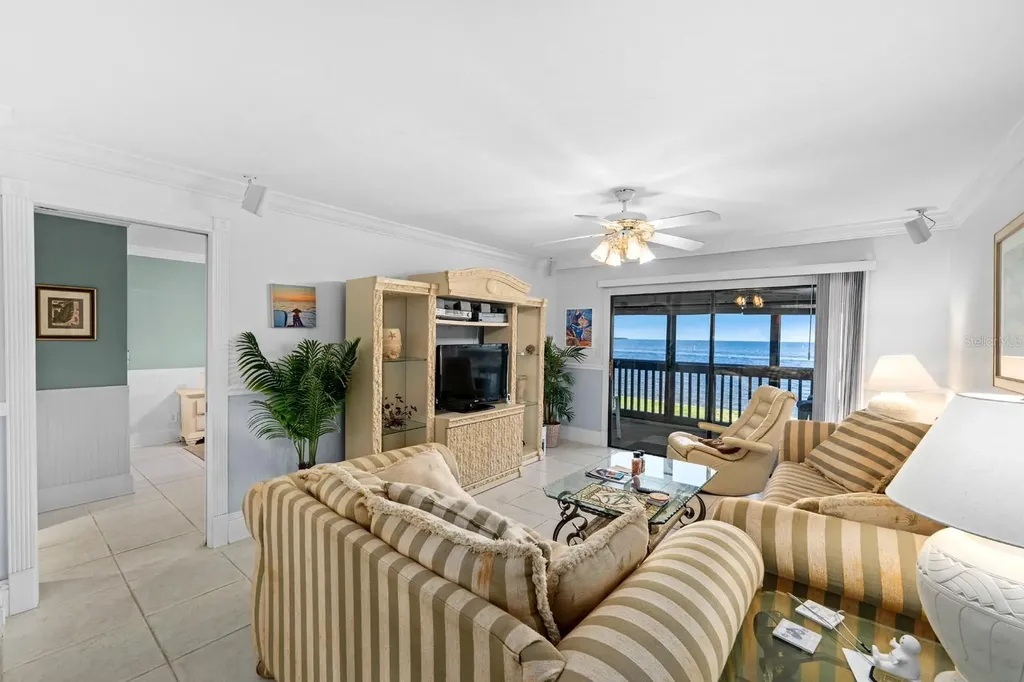 816 Bahia Del Sol Drive Ruskin FL 33570