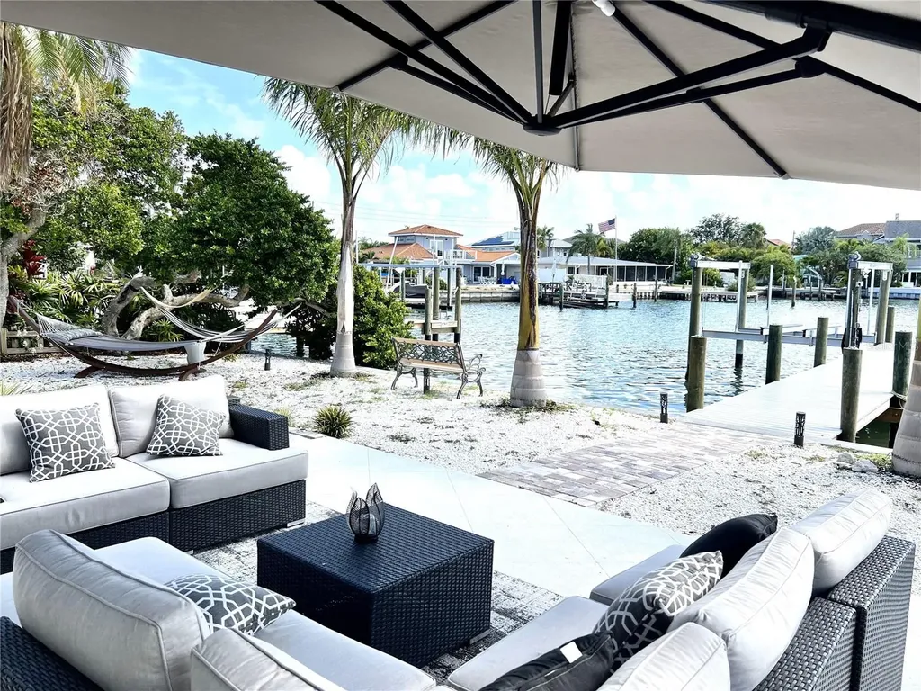 11405 8th Street E Treasure Island FL 33706