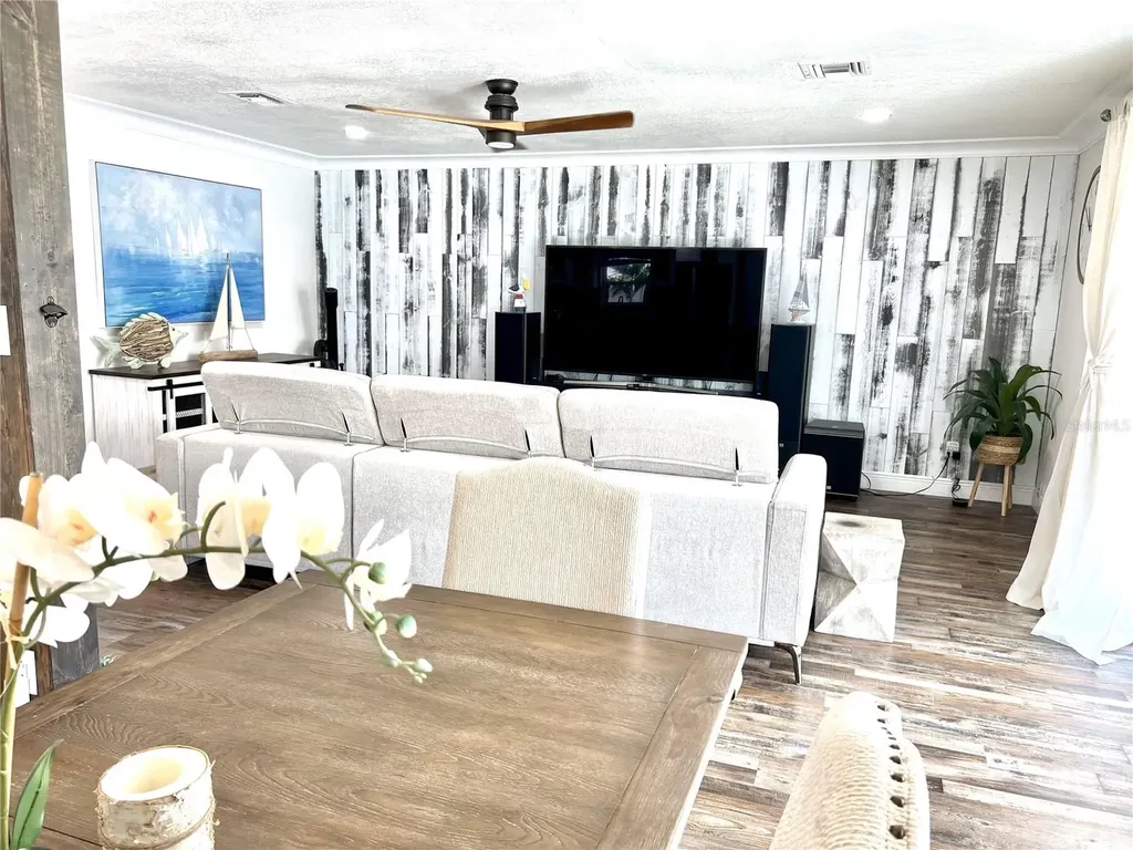 11405 8th Street E Treasure Island FL 33706