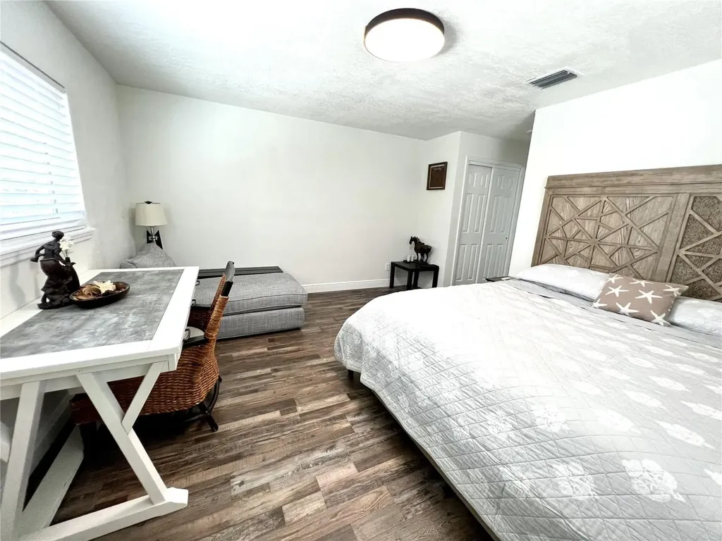 11405 8th Street E Treasure Island FL 33706